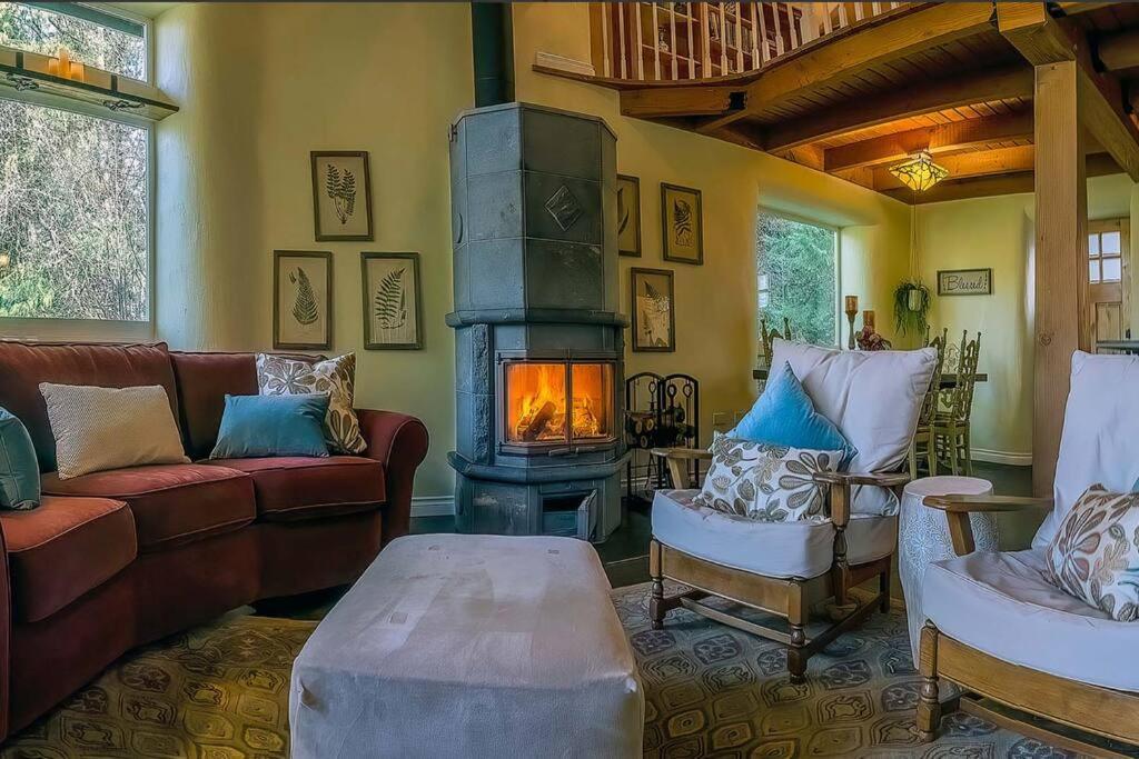 Vila European Style Straw Bale Retreat Ashland Exteriér fotografie