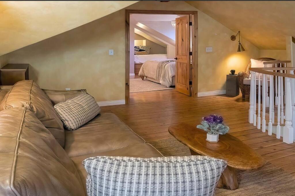 Vila European Style Straw Bale Retreat Ashland Exteriér fotografie