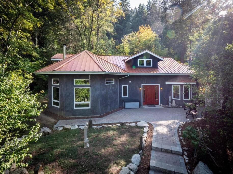 Vila European Style Straw Bale Retreat Ashland Exteriér fotografie